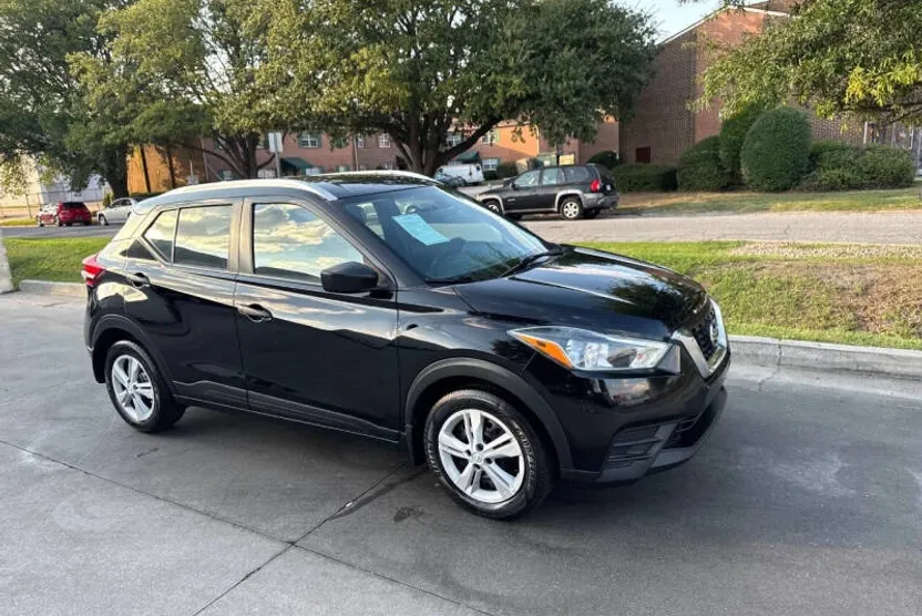 2019 Nissan Kicks S photo 1
