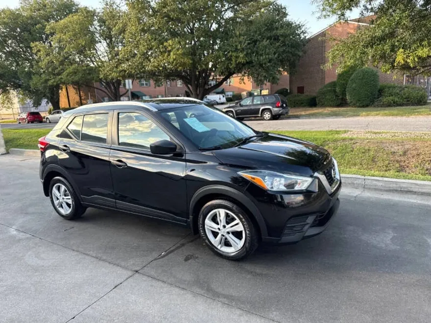 2019 Nissan Kicks S photo 1