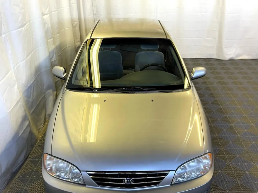 2004 Kia Spectra Base photo 2