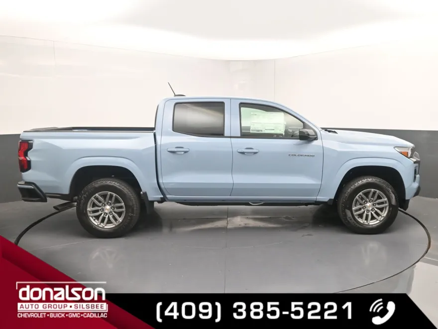 2025 Chevrolet Colorado Work Truck LT photo 1