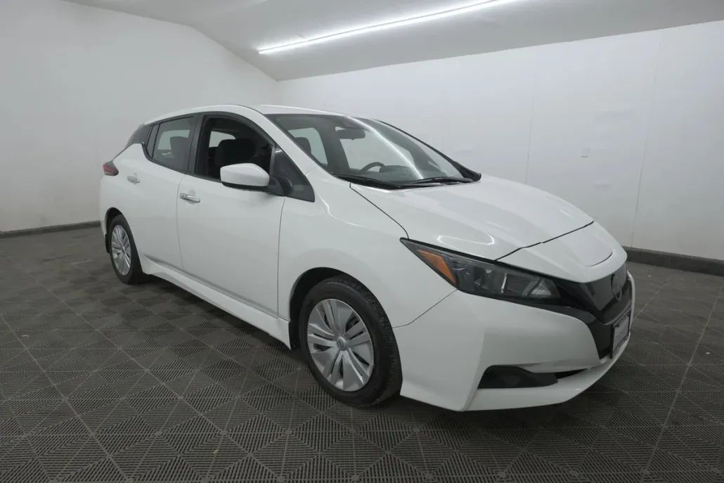 2023 Nissan Leaf S photo 1