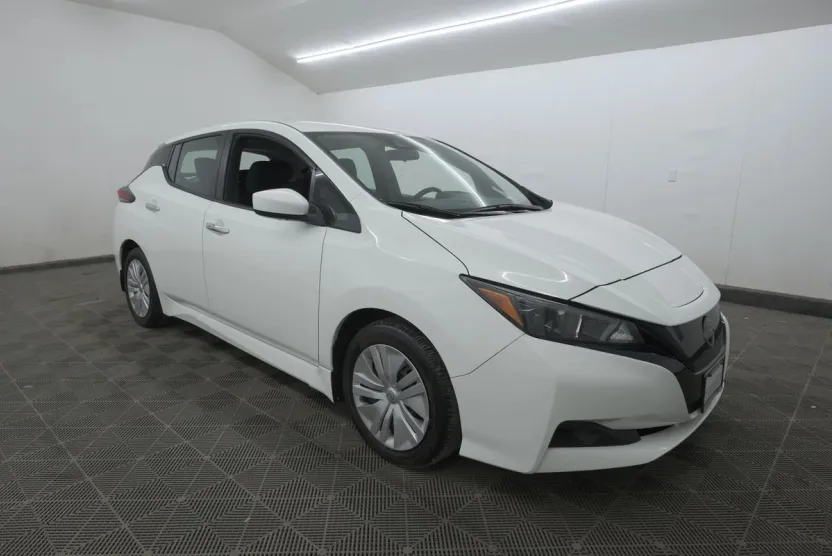2023 Nissan Leaf S photo 1