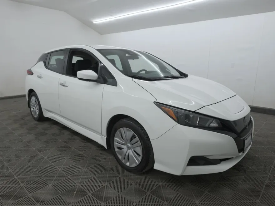 2023 Nissan Leaf S photo 1