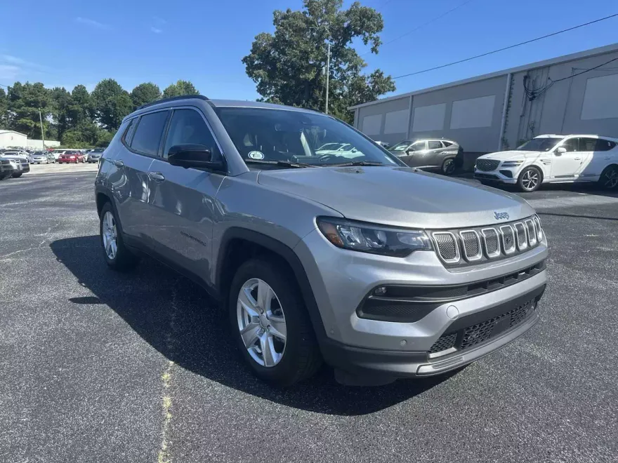 2022 Jeep Compass Latitude photo 1