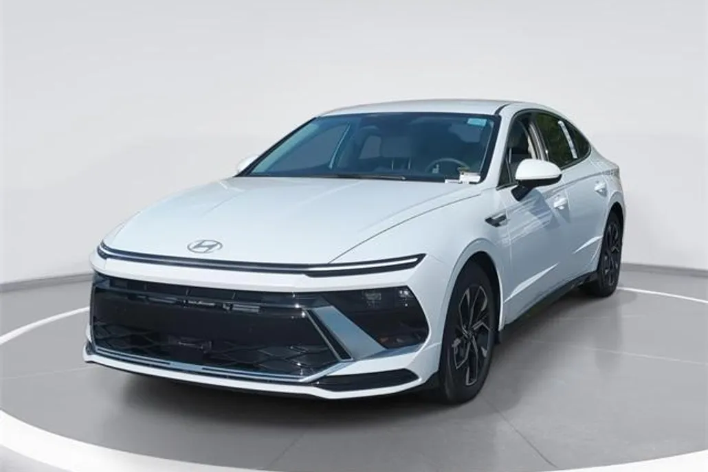 2025 Hyundai Sonata SEL photo 1