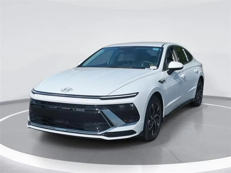2025 Hyundai Sonata SEL photo 1