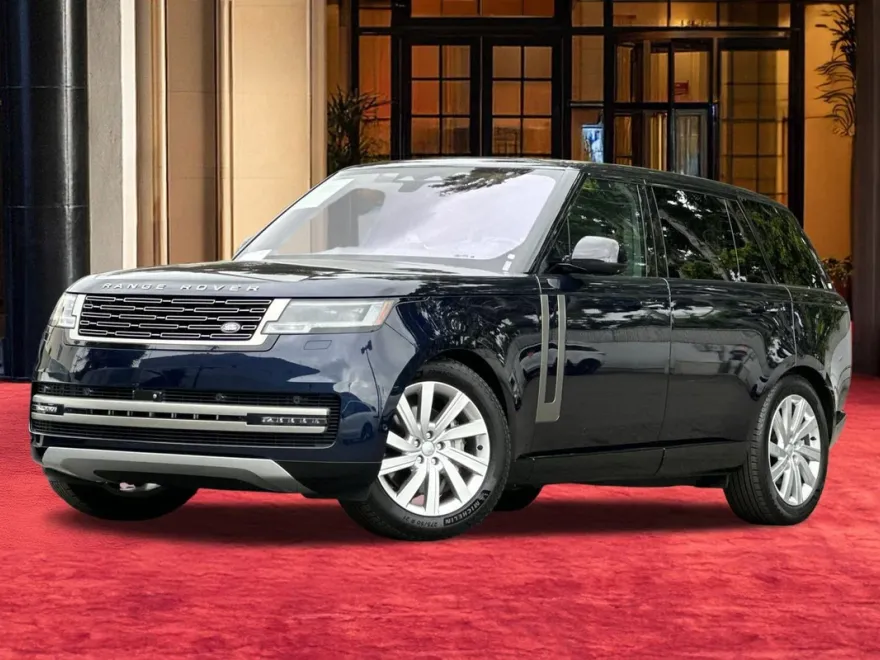 2023 Land Rover Range Rover SE photo 1