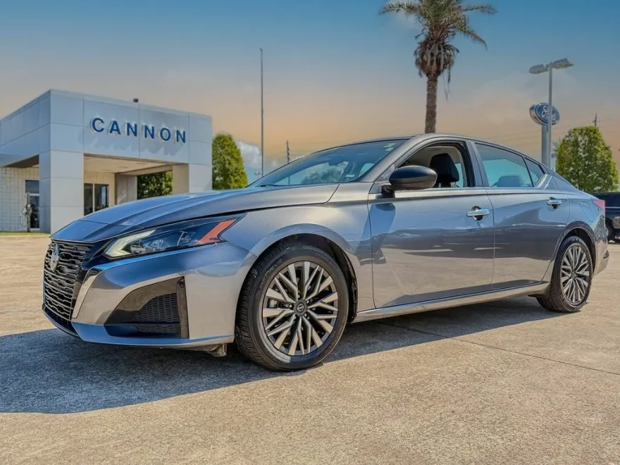 2024 Nissan Altima 2.5 SV photo 1