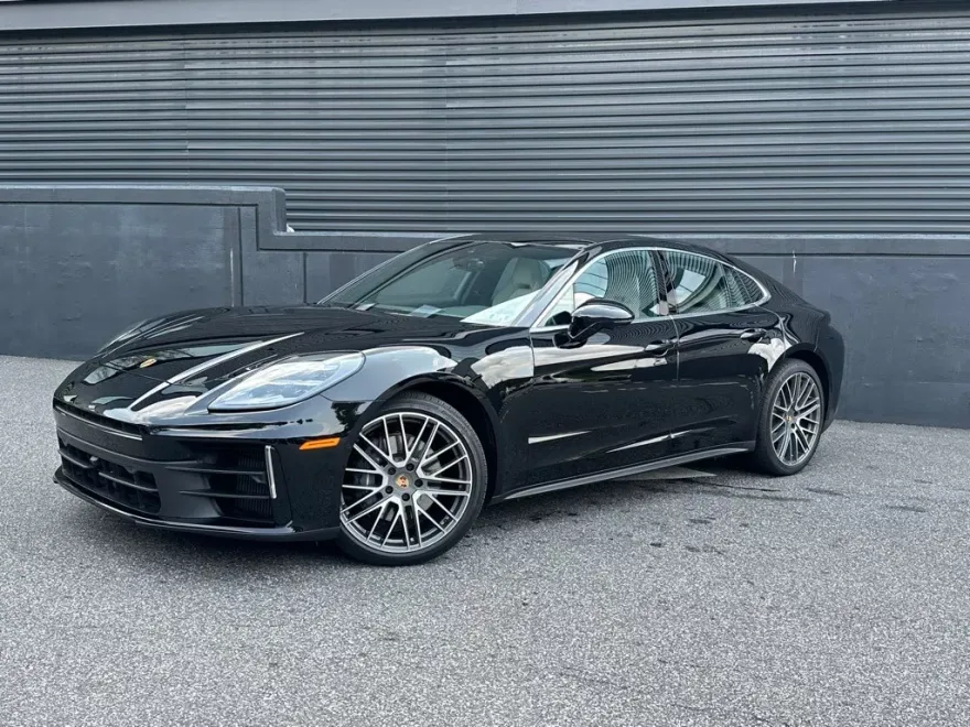 2025 Porsche Panamera 4 photo 1