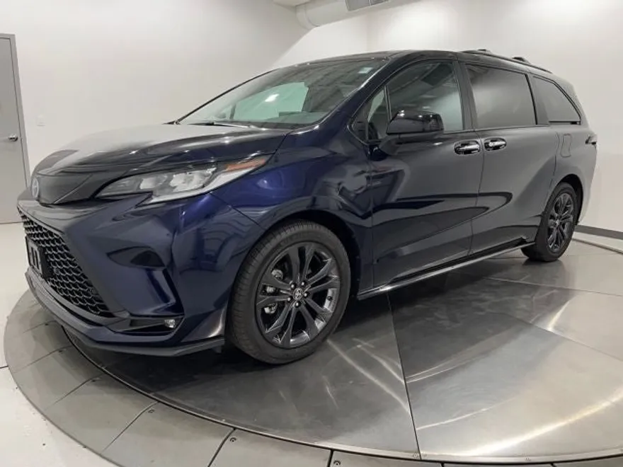 2025 Toyota Sienna XSE photo 1