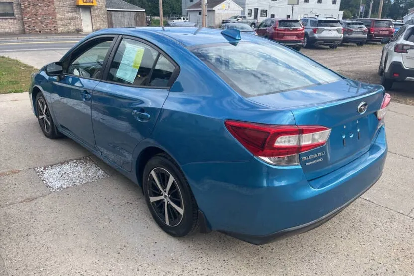 2019 Subaru Impreza Premium photo 1