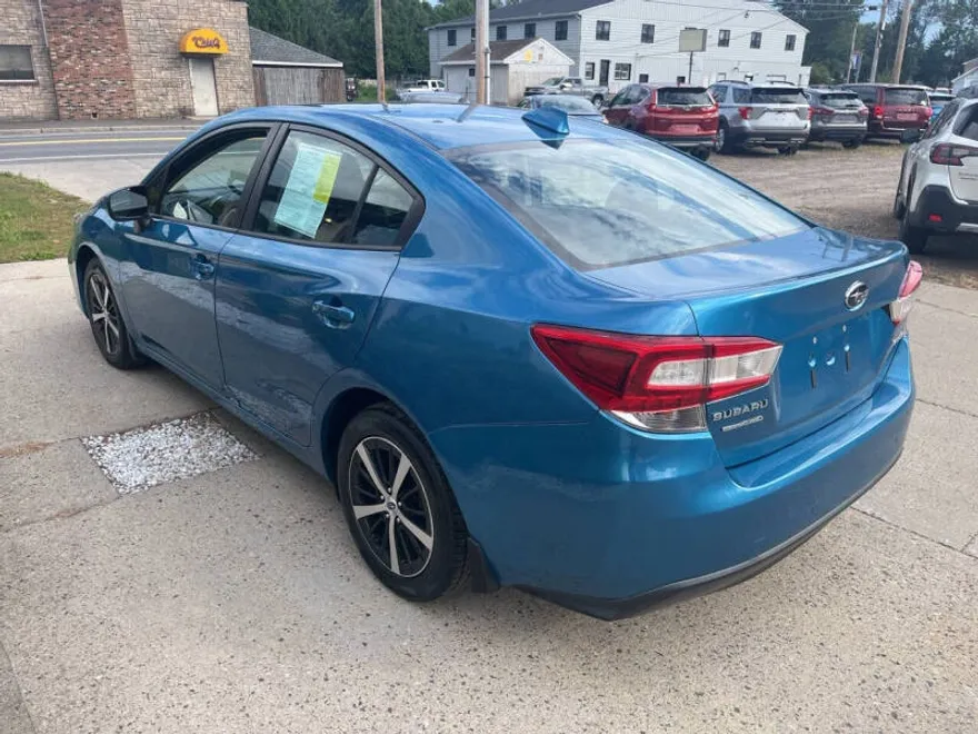 2019 Subaru Impreza Premium photo 1