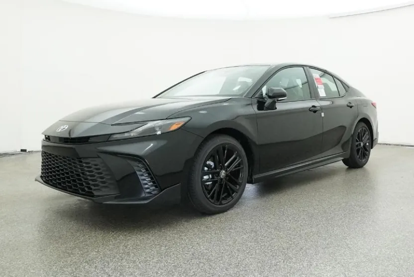 2025 Toyota Camry SE photo 1