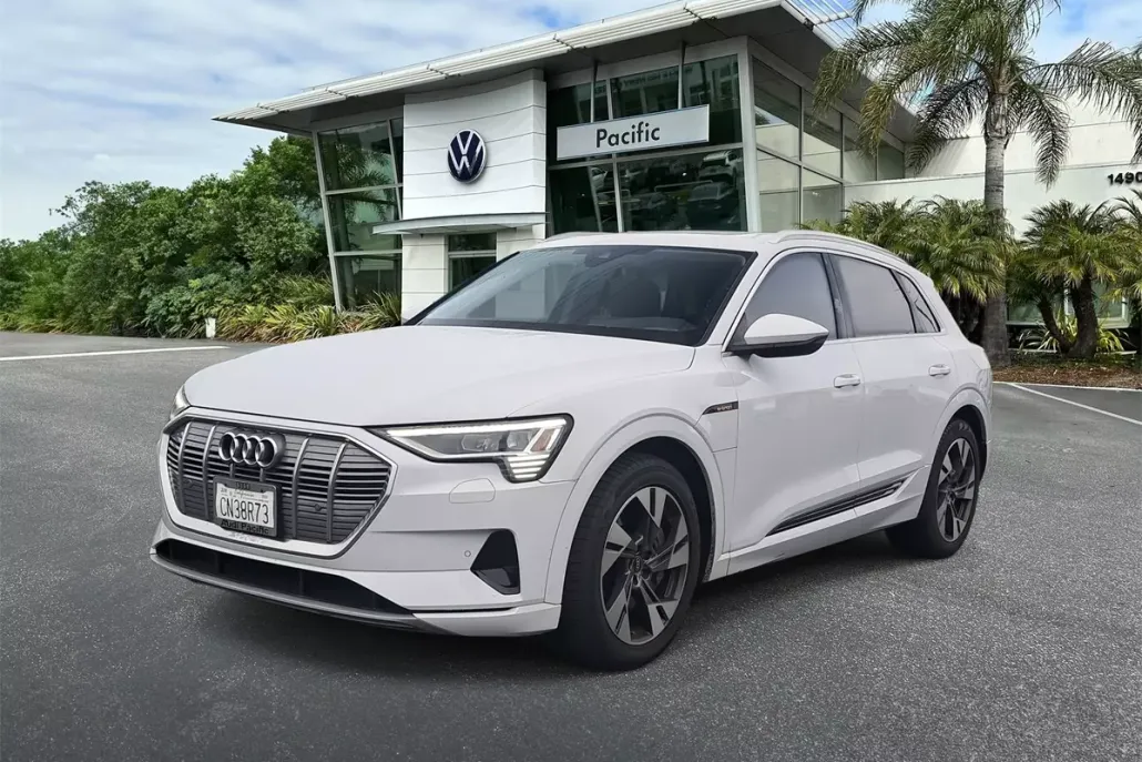 2023 Audi e-tron Premium photo 1