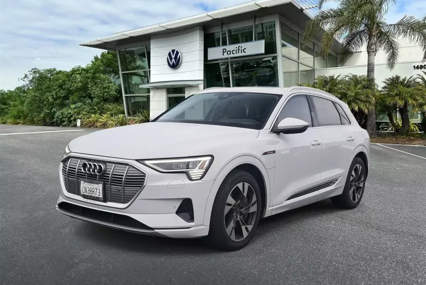 2023 Audi e-tron Premium photo 1