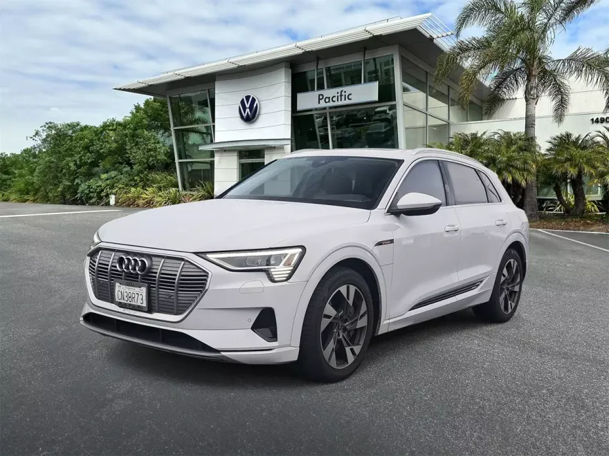 2023 Audi e-tron Premium photo 1