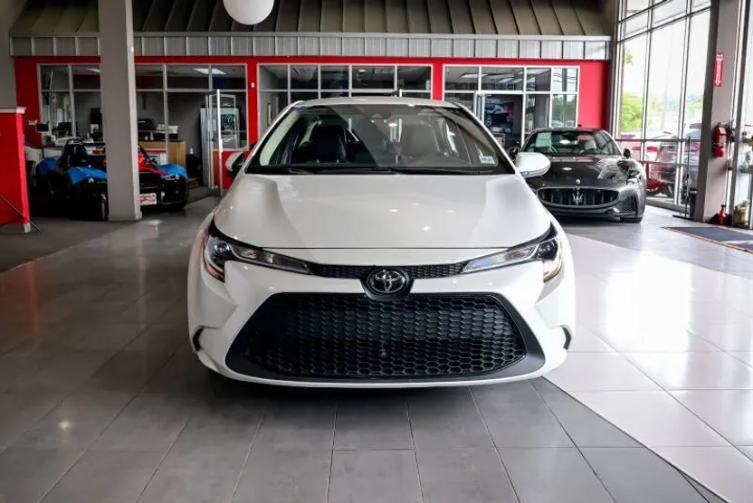 2022 Toyota Corolla LE photo 1