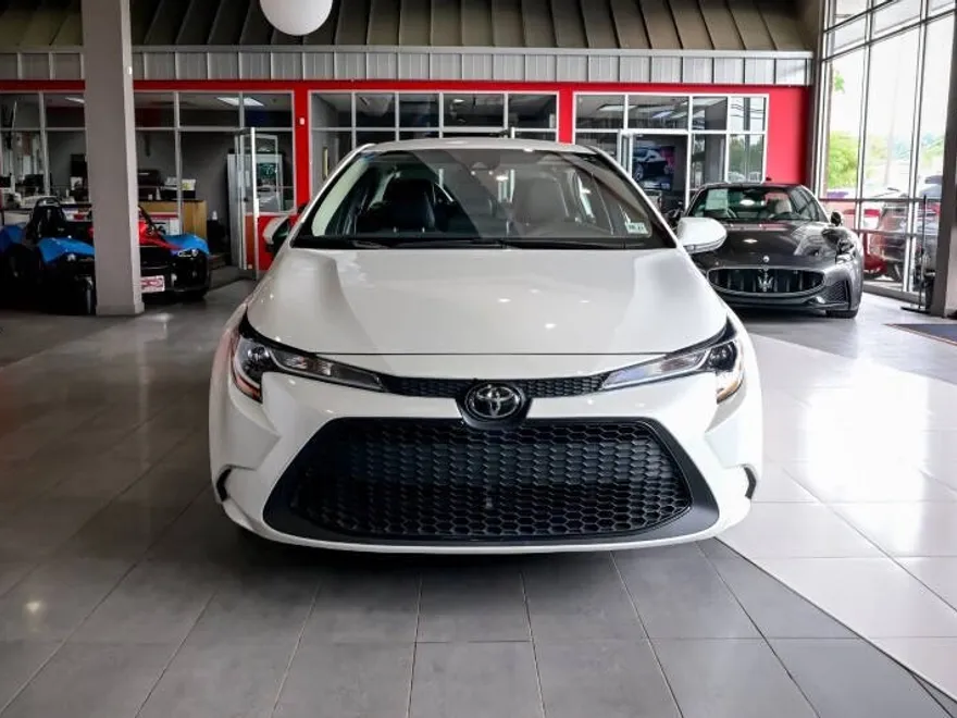 2022 Toyota Corolla LE photo 1