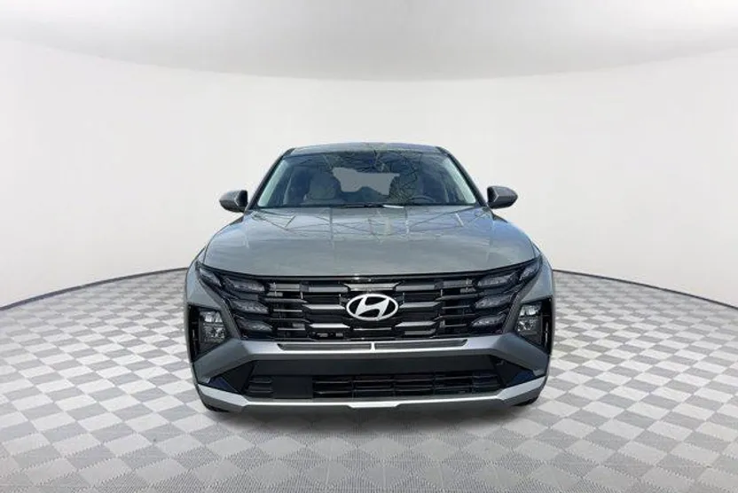 2025 Hyundai Tucson SE photo 1