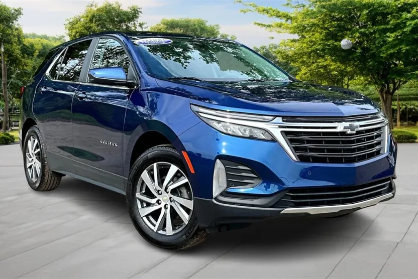 2023 Chevrolet Equinox LT photo 1
