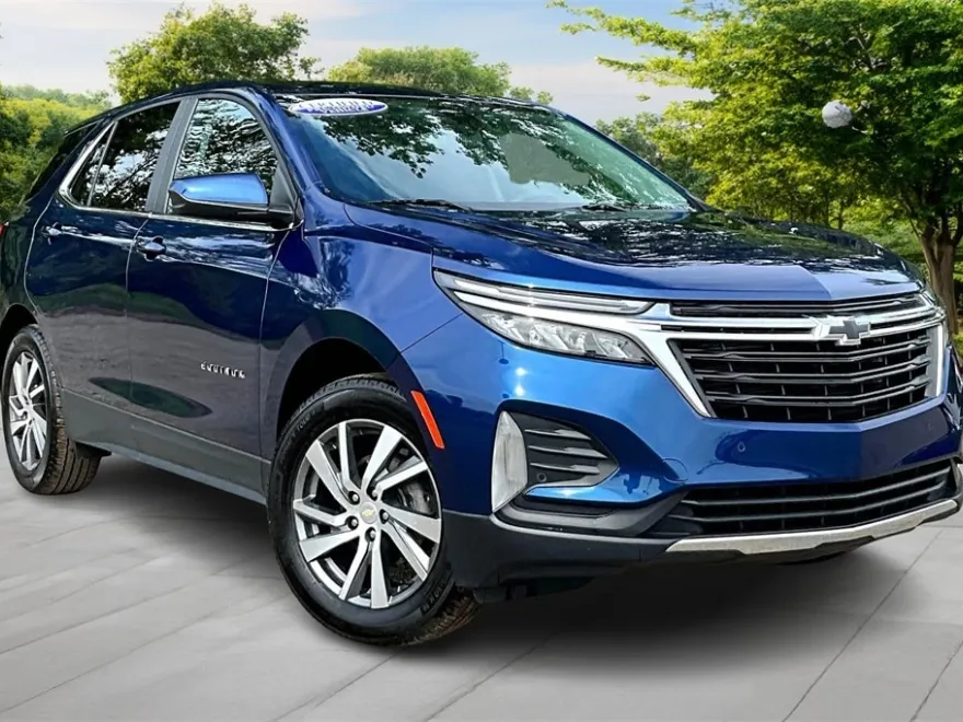 2023 Chevrolet Equinox LT photo 1
