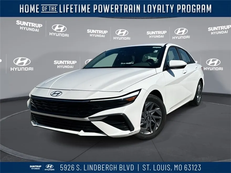 2024 Hyundai Elantra SEL photo 1