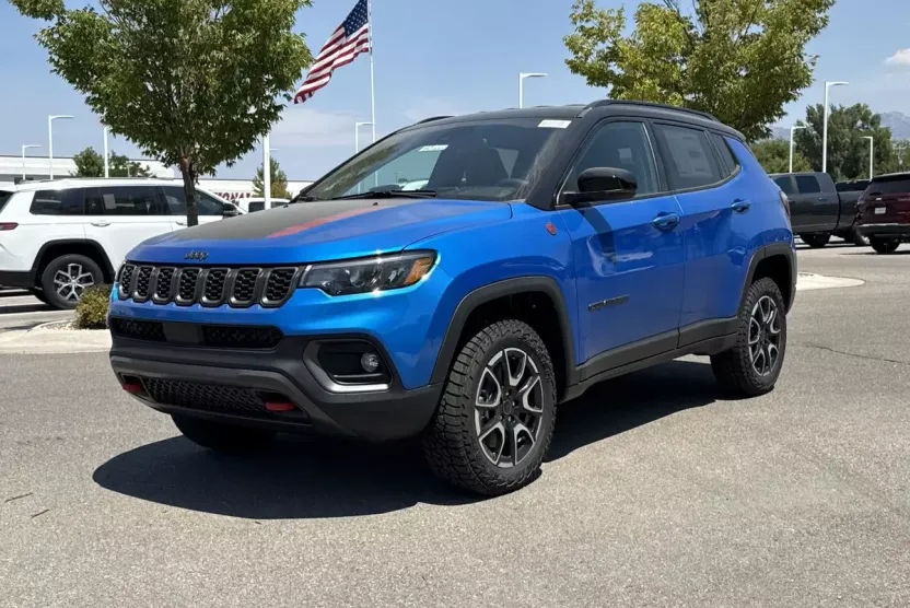 2025 Jeep Compass Trailhawk photo 1