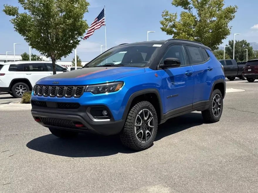 2025 Jeep Compass Trailhawk photo 1
