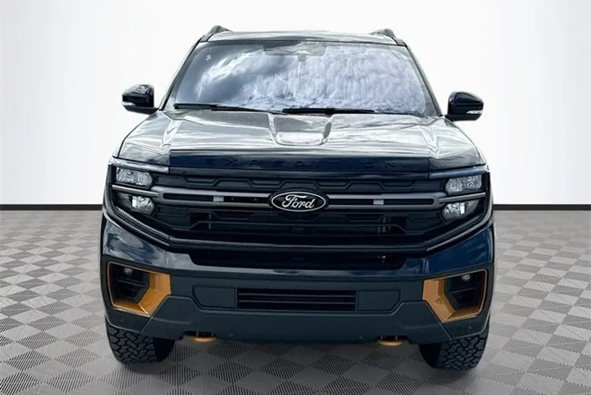 2025 Ford Expedition photo 1