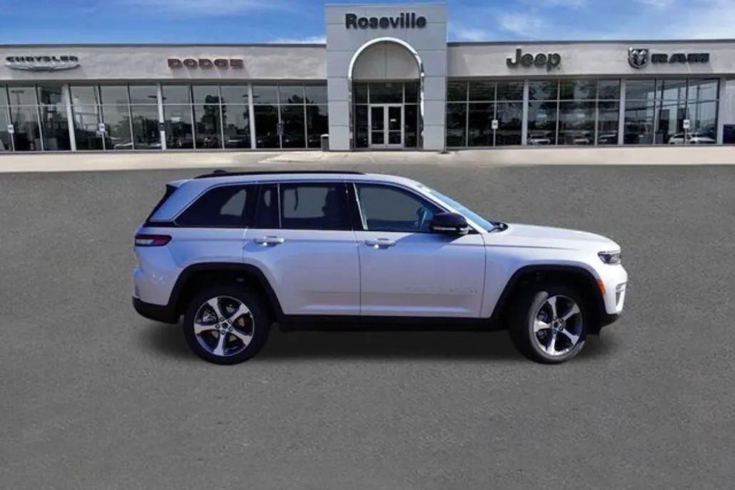 2025 Jeep Grand Cherokee Limited photo 1