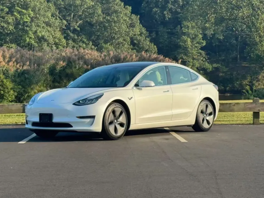 2020 Tesla Model 3 Standard Range Plus photo 1