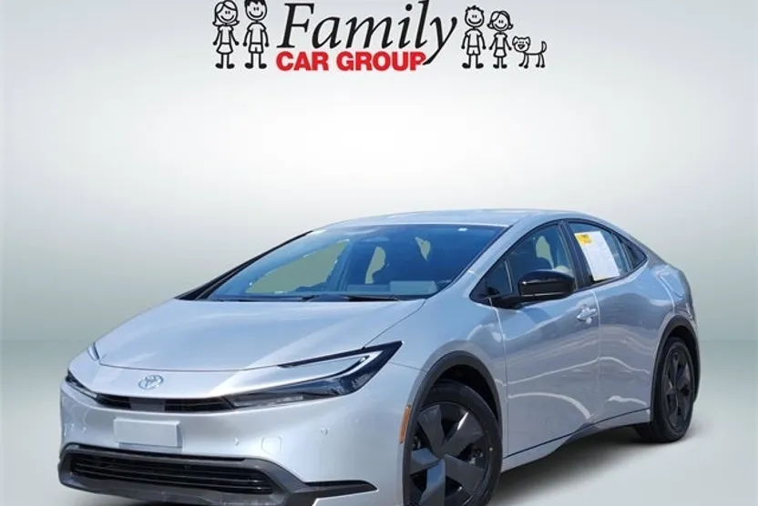 2024 Toyota Prius LE photo 1