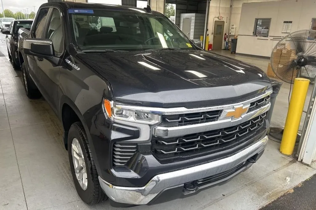 2024 Chevrolet Silverado 1500 LT photo 1