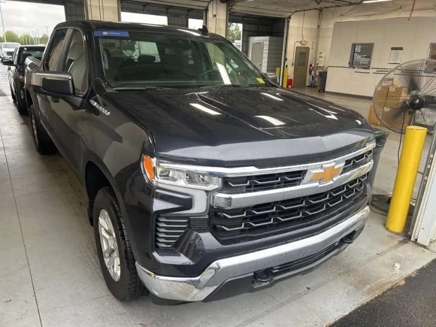 2024 Chevrolet Silverado 1500 LT photo 1