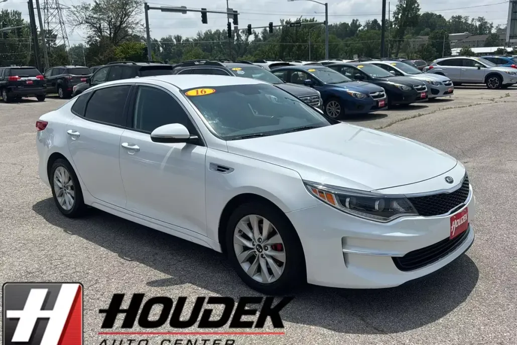 2016 Kia Optima EX photo 1