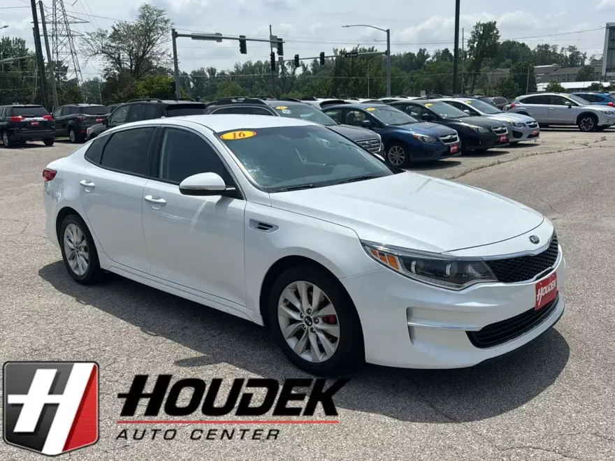 2016 Kia Optima EX photo 1