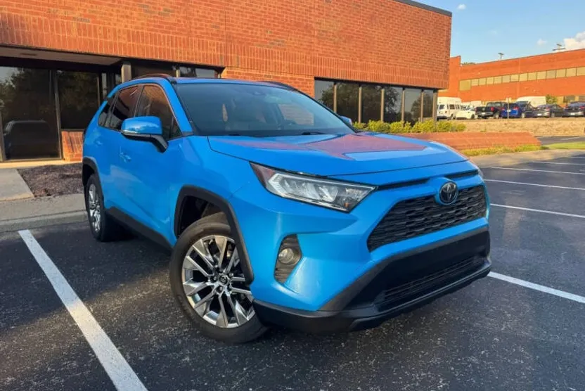 2019 Toyota RAV4 XLE Premium photo 1