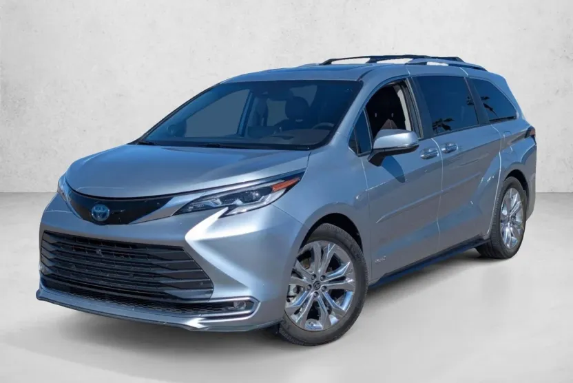 2021 Toyota Sienna Platinum photo 1