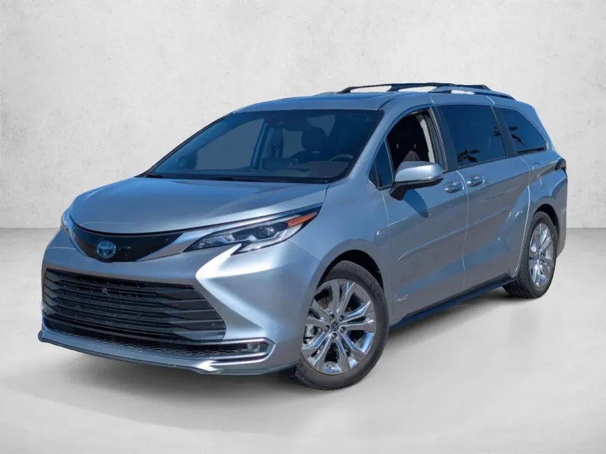 2021 Toyota Sienna Platinum photo 1