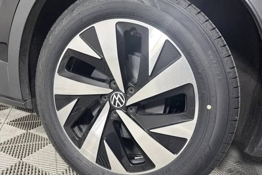 2023 Volkswagen ID.4 Pro photo 1