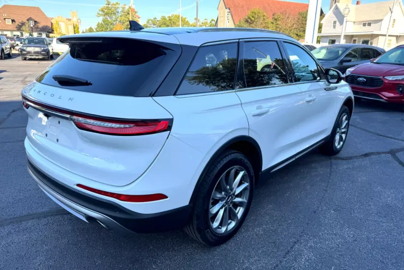 2022 Lincoln Corsair Standard photo 1