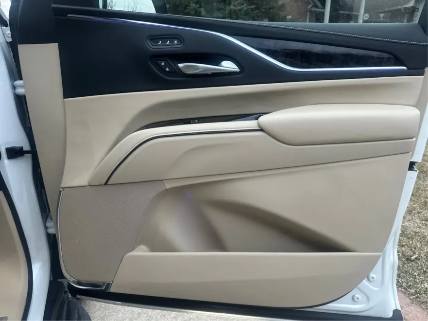 2021 Cadillac Escalade Premium Luxury photo 23