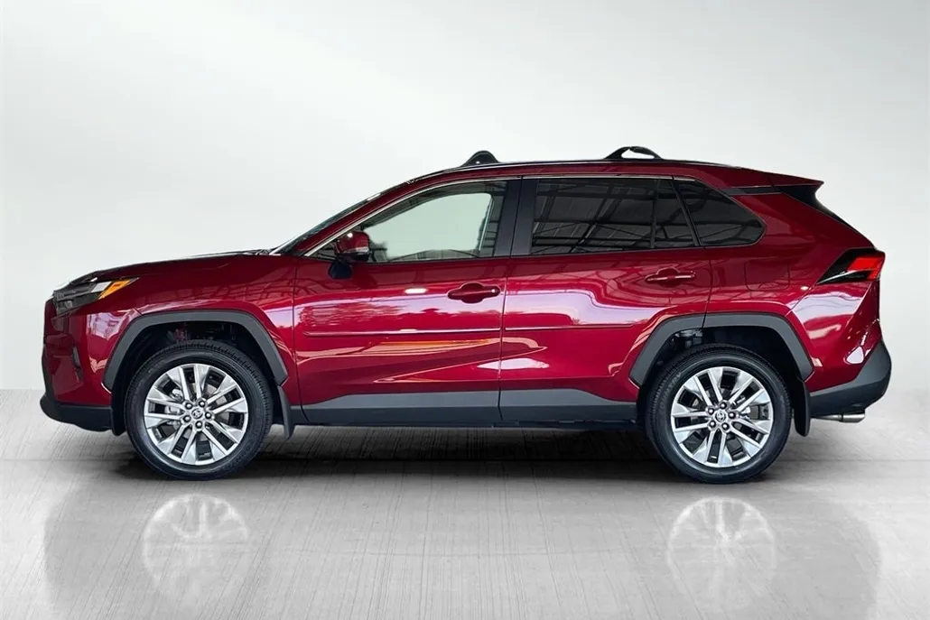 2024 Toyota RAV4 XLE Premium photo 1