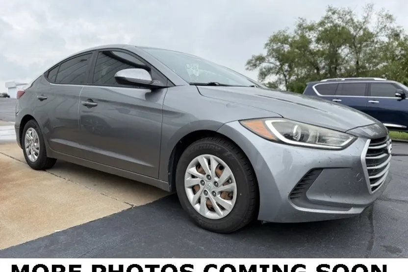 2017 Hyundai Elantra SE photo 1