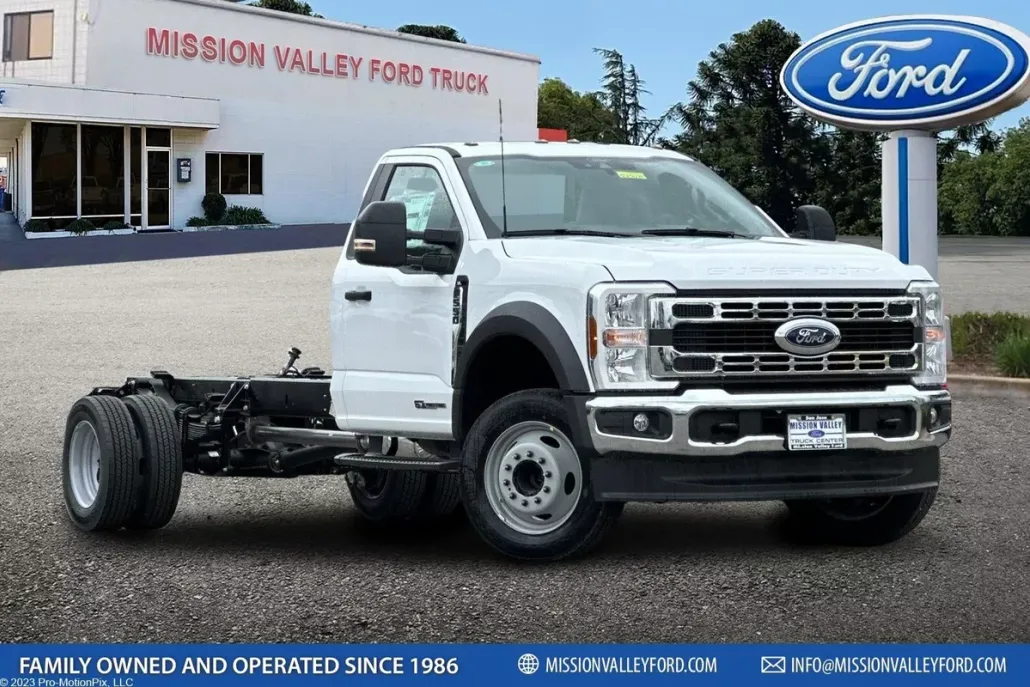 2025 Ford F-550 photo 1