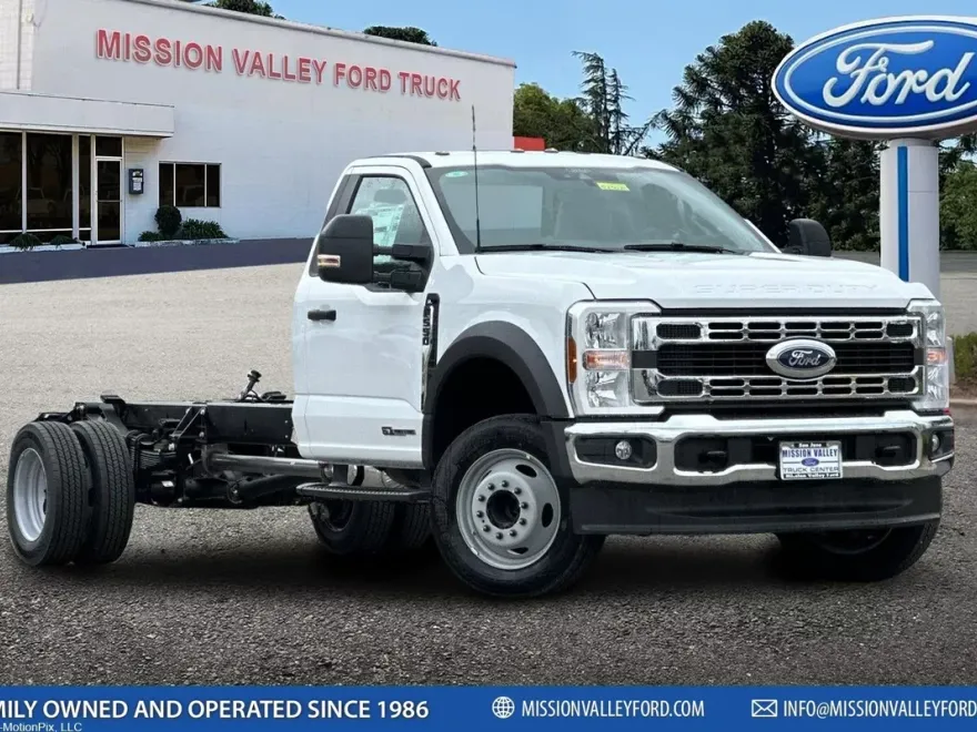 2025 Ford F-550 photo 1