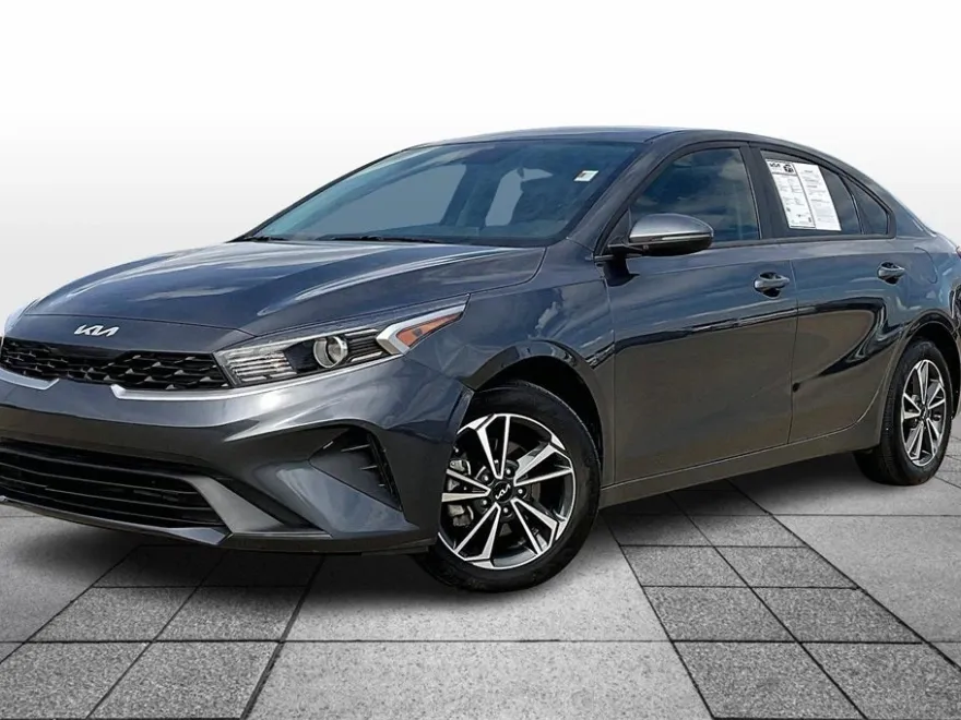 2024 Kia Forte LXS photo 1