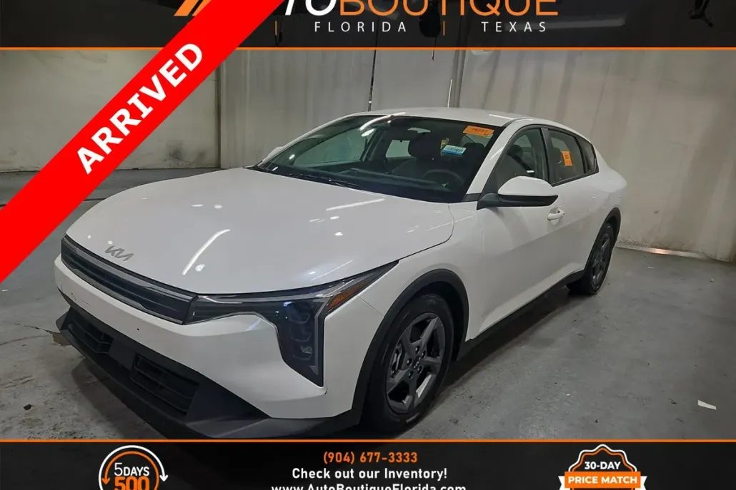 2025 Kia K4 LXS photo 1