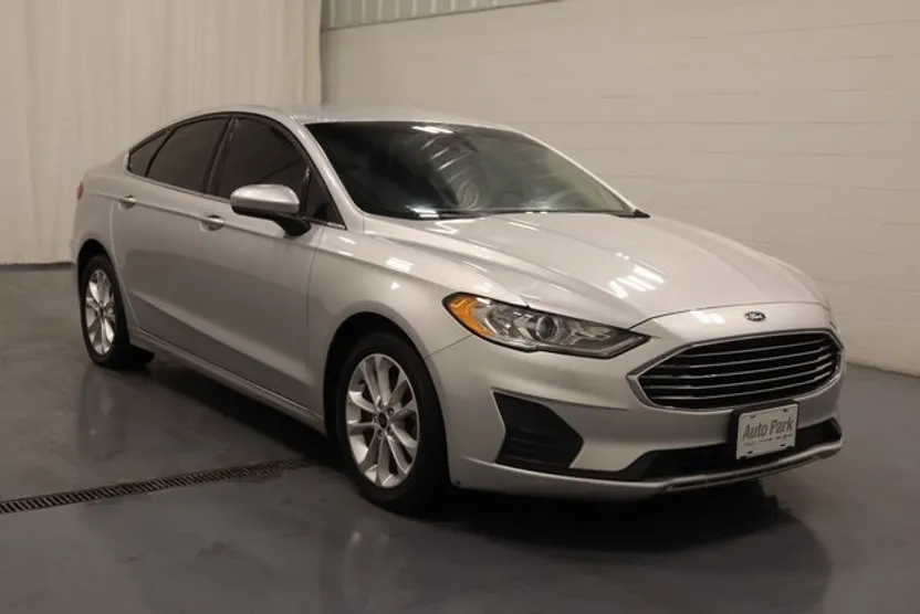 2019 Ford Fusion SE photo 1