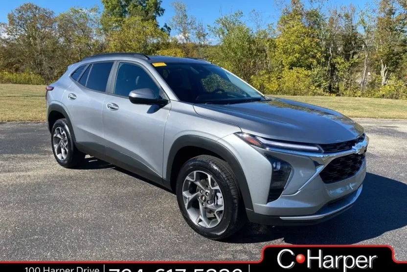 2025 Chevrolet Trax LT photo 1